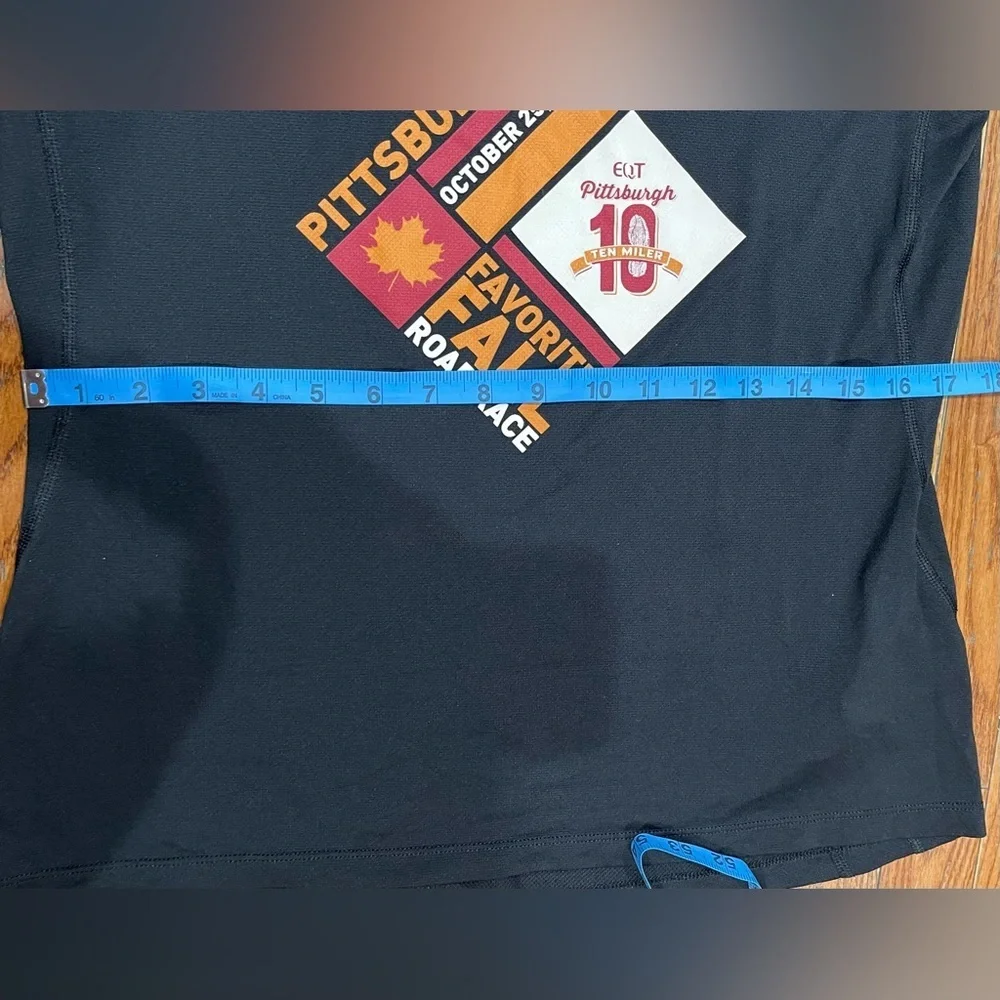 The North Face Black Graphic Tee - Picture 6 of 10